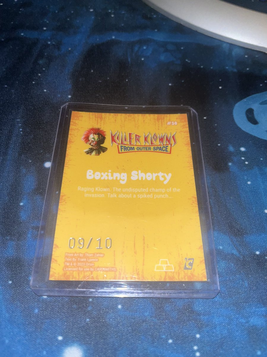 Memorabilia_Now's tweet photo. STRUCK GOLD from @dacardworld on my first of 3 Killer Klowns boxes!. 

Boxing Shorty 9/10
#cardsmiths #cardsmithskillerklowns #killerklowns #killerklownscards #killerklownstradingcards #tradingcards #killerklownsfromouterspace https://t.co/HRQBn1myqk