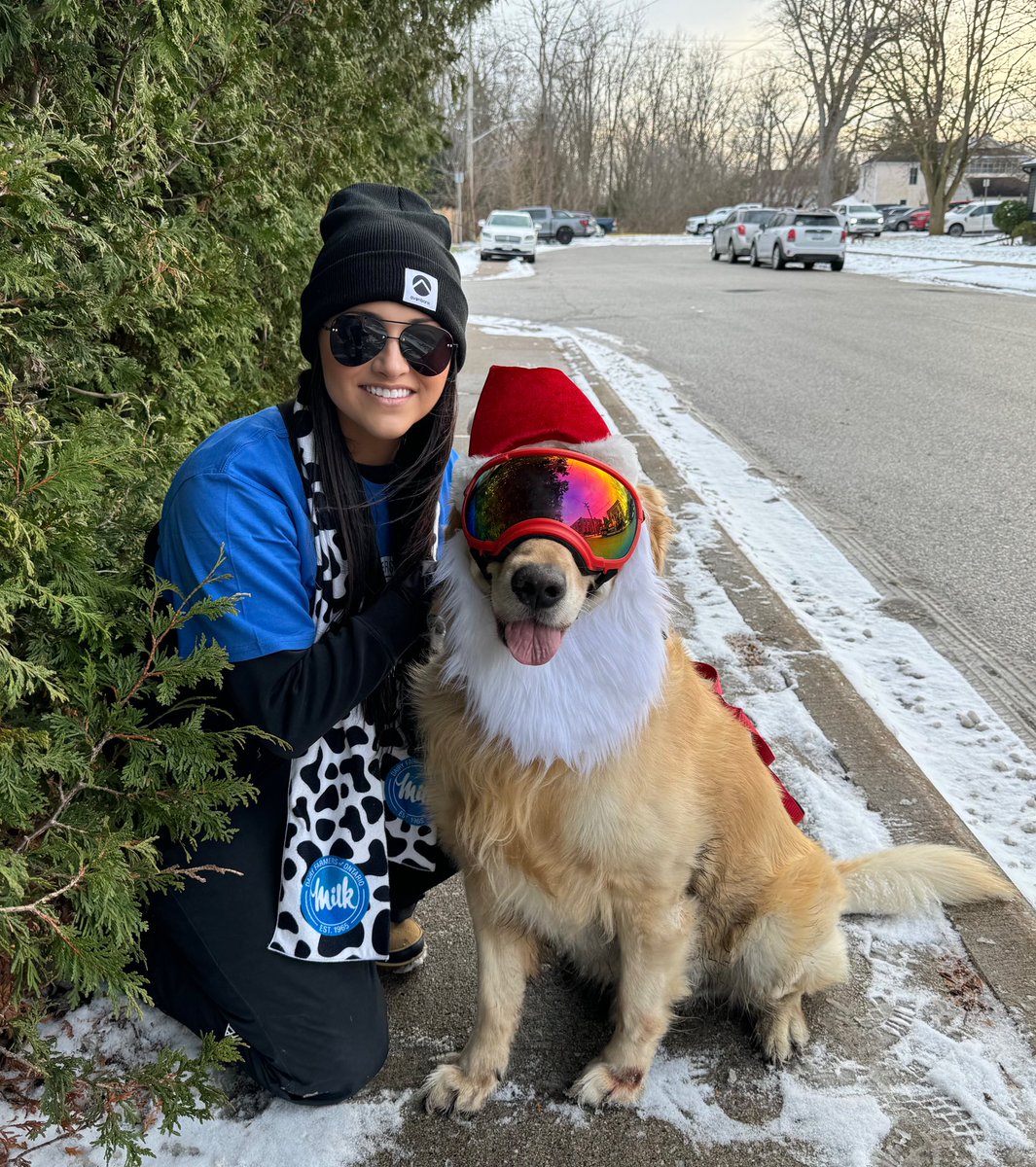 BrookeDoyle_'s tweet image. Santa Paws and I in the parade today
I handed out cheese sticks which were a huge hit @OntarioDairy 🥛🐮🧀 and Mason blessed the street with Good Boy vibes 🐾🎅🏽#ontag #santapaws