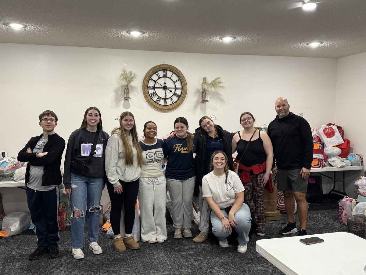 Grateful for the opportunity for our young leaders to volunteer their time to help an amazing organization in Bellevue Together!

They do incredible things and make such a huge impact for people in need in Bellevue!

Thank you for what you do!

#Leaders #PositiveImpact #ThankYou