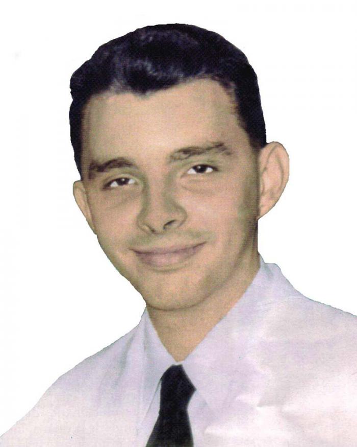 Al maestro combatiente que lideró las acciones del Movimiento 26/7 en la clandestinidad y organizó el Levantamiento en apoyo a los expedicionarios del Granma, se le recuerda con dignidad por ser alma joven de la Revolución cubana. 
#CubaViveEnSuHistoria 
<a href="/UlisesGuilarte/">Ulises Guilarte de Nacimiento</a>