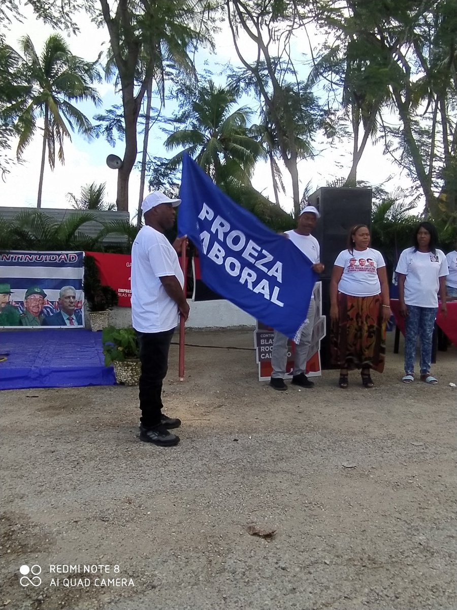 AiledHRo's tweet photo. Concluidas las acciones de higiene tras el ciclón Rafael en #Marianao conmemoran los  Gallos Finos del Contingente Blas Roca Calderío el día del Constructor. 
Felicidades a todos los constructores cubanos. https://t.co/IXkeAlUQBk