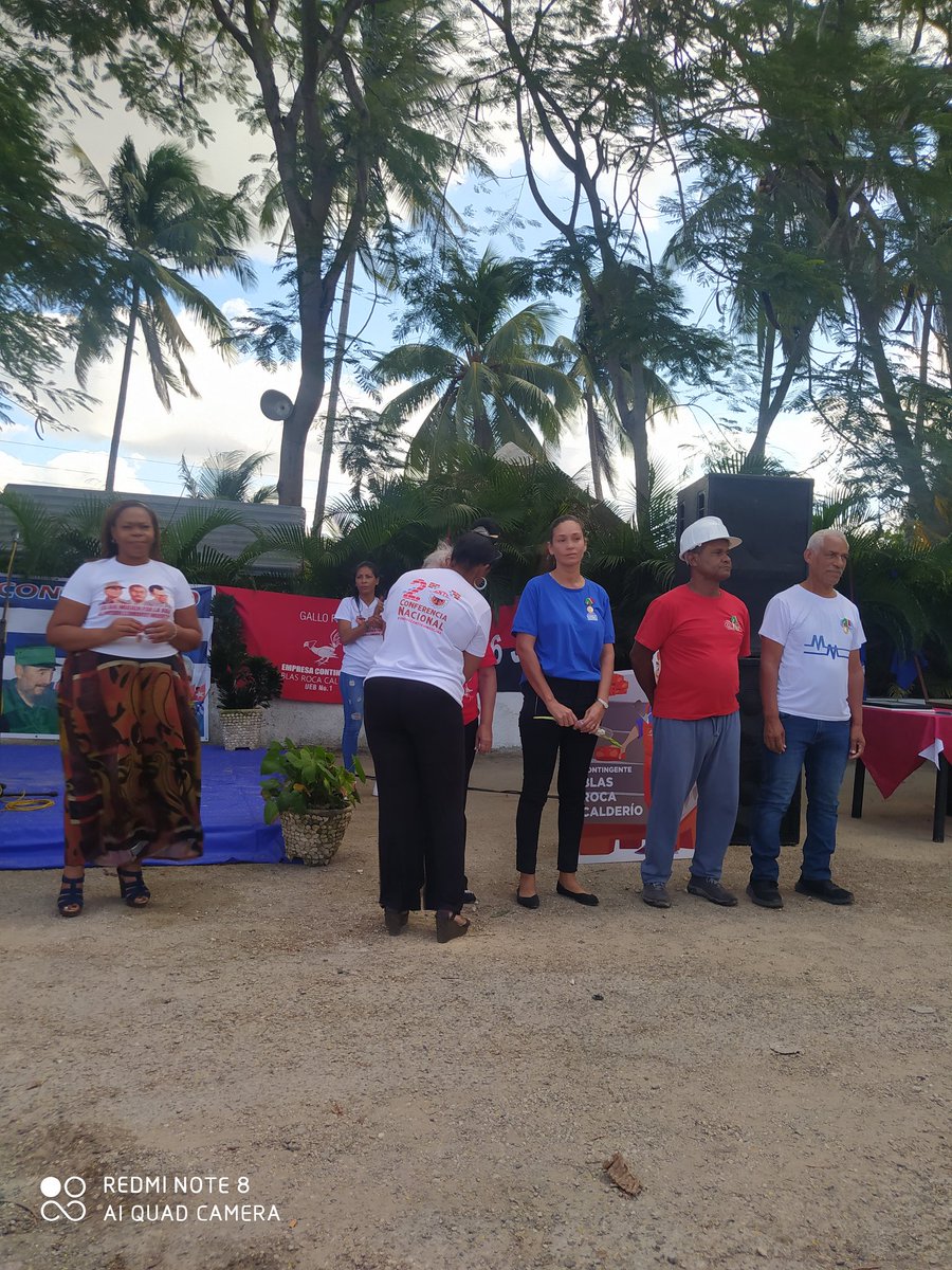Concluidas las acciones de higiene tras el ciclón Rafael en #Marianao conmemoran los  Gallos Finos del Contingente Blas Roca Calderío el día del Constructor. 
Felicidades a todos los constructores cubanos.