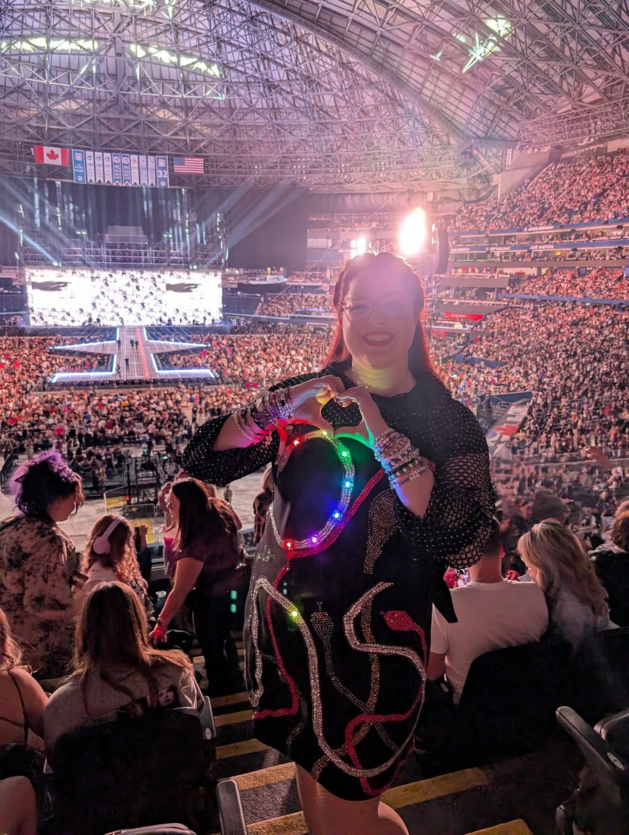 marijanemp's tweet photo. Outfit reveal ✨🐍  And by the way, I went out on November 21, 2024, to see Taylor Swift's Eras Tour! 💎🌟 #TorontoTSTheErasTour #TSTheErasTour #OutfitReveal #ErasTourOutfit #SwiftieStyle #Bejeweled #TaylorSwiftVibes #tayronto #toronto #erastour #taylorswift #taylornation https://t.co/0RGPUxjzCQ