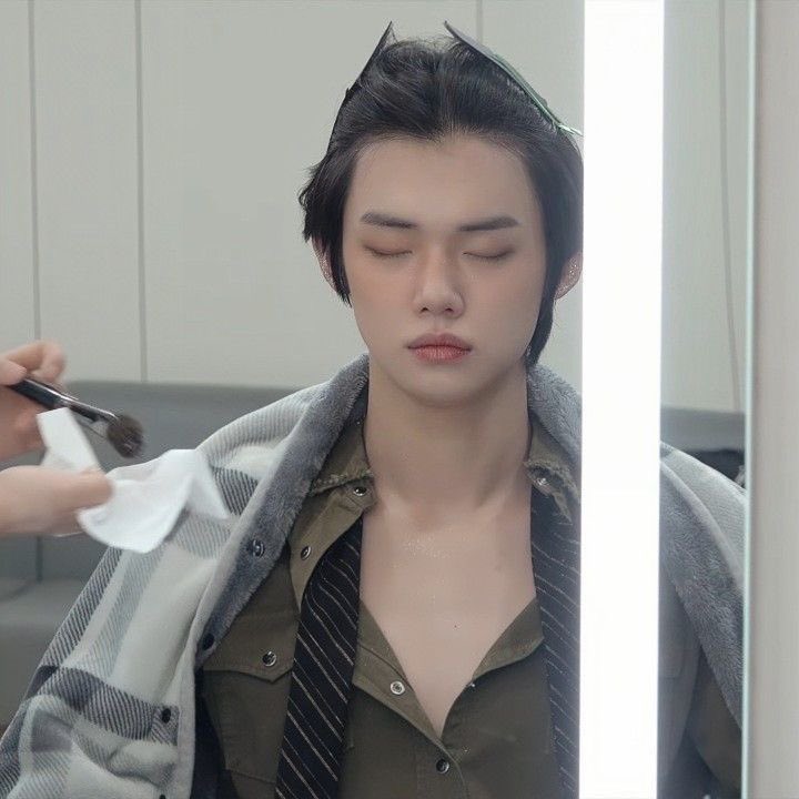 loopszzn's tweet photo. It's crazy how pretty he’s even when he's asleep https://t.co/RrdYHOmGK3