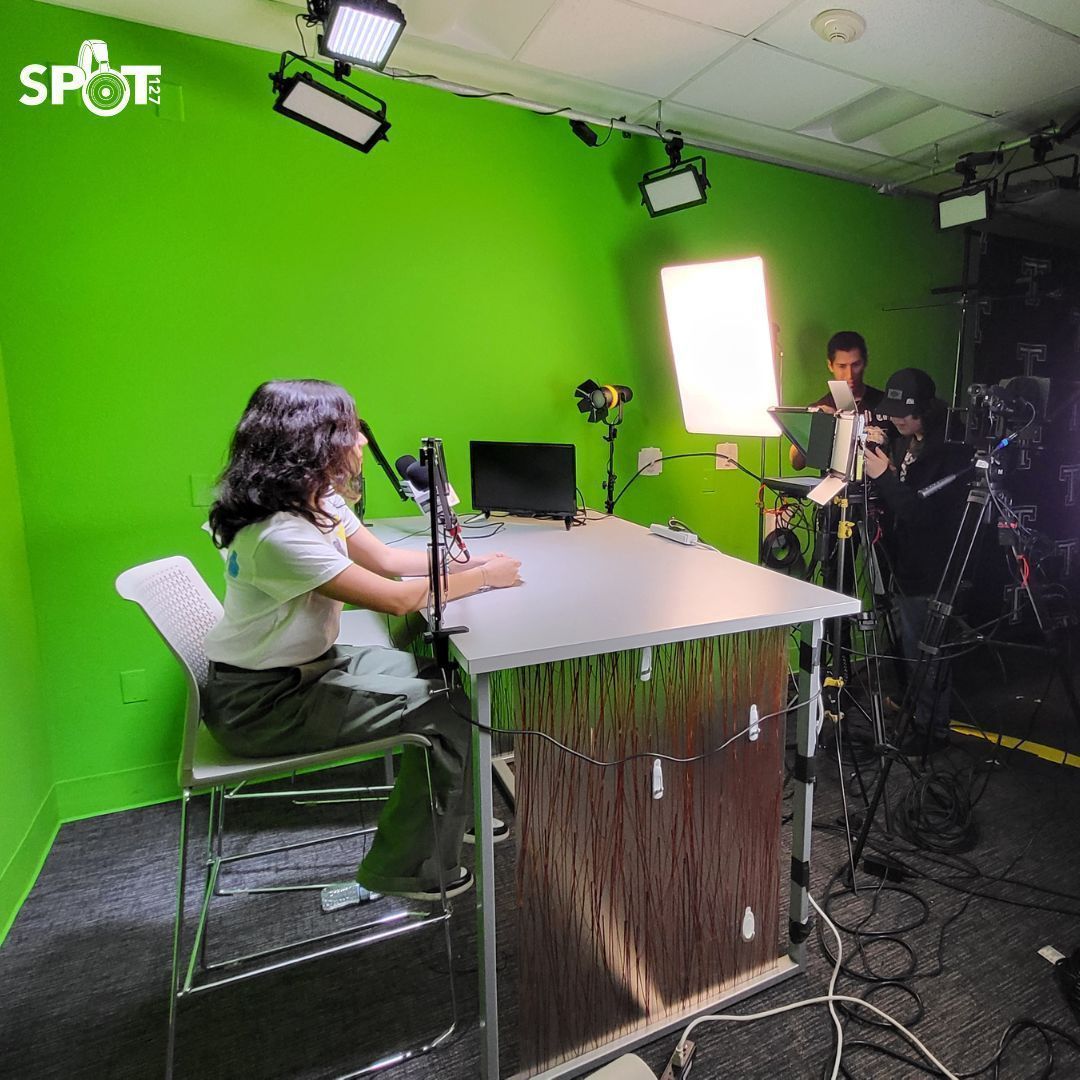 SPOT127's tweet photo. Students from @SPOT127 Youth Media Center need your help as they continue learning to be #leaders of tomorrow.
Get an AZ tax credit today ❤ with your donation. 
https://t.co/FjwukHmbYo https://t.co/FlyFfJxRYt