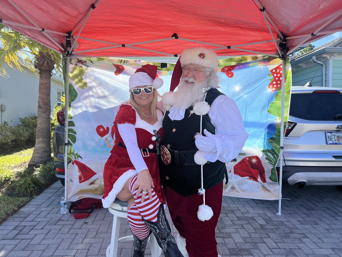 THultzapple's tweet image. We made Santa’s GOOD list! Today we raised over $32,000 for Volusia Sheriff’s Youth Foundation. @jamienascar and I were boots 👢 on the ground selling shots. Thank you to all who donated. A box truck is now filled with toys.