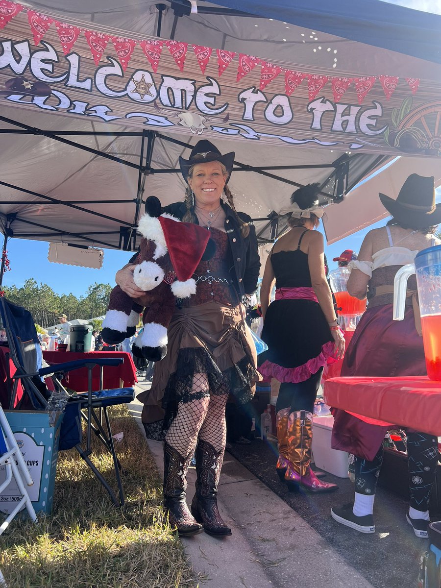 THultzapple's tweet image. We made Santa’s GOOD list! Today we raised over $32,000 for Volusia Sheriff’s Youth Foundation. @jamienascar and I were boots 👢 on the ground selling shots. Thank you to all who donated. A box truck is now filled with toys.