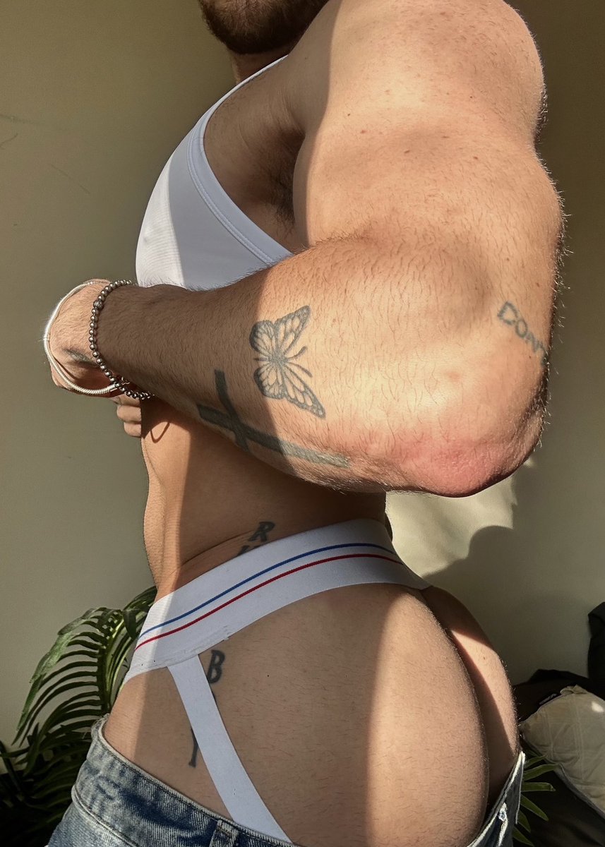 male_hotbooty's tweet photo. - Like #YUMMM‼️@troysavv #booty #sexyAF #delicious #jockstrap #woof #InMyFace #woof https://t.co/AGvZfBvhlj