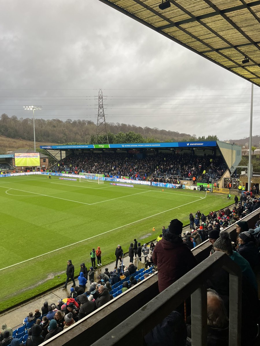 Had to sit in with the boring Wycombe lot, fantastic #readingfc support 👏🏻👏🏻