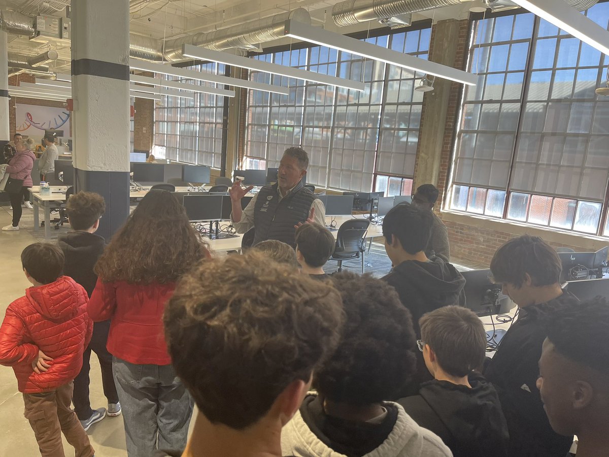 spa_noqo's tweet photo. Students @HeritageMiddle1 visited @GSK to learn about careers available within the pharmaceutical industry. Thanks to Jack DeCicco-GSK for organizing this event.  @RTennie @CTEforNC @WakeEdNews @jw4lker @lhmiles2 https://t.co/flPhfXzTdu