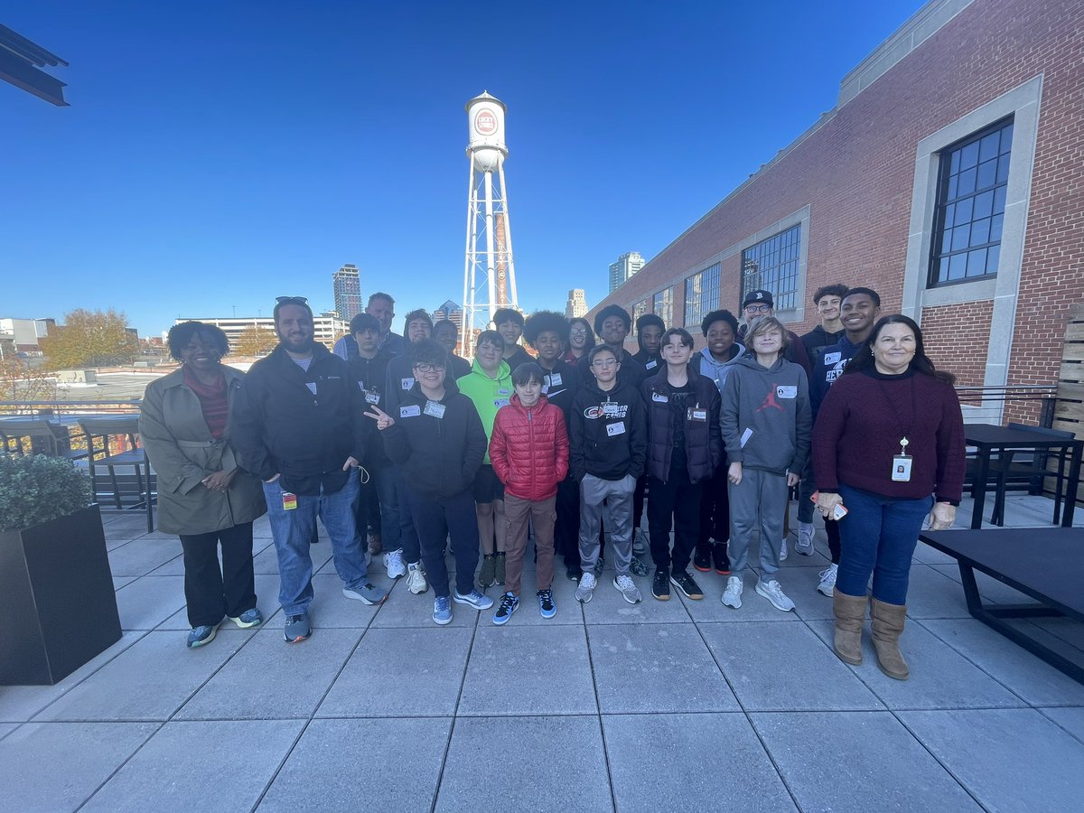 spa_noqo's tweet photo. Students @HeritageMiddle1 visited @GSK to learn about careers available within the pharmaceutical industry. Thanks to Jack DeCicco-GSK for organizing this event.  @RTennie @CTEforNC @WakeEdNews @jw4lker @lhmiles2 https://t.co/flPhfXzTdu
