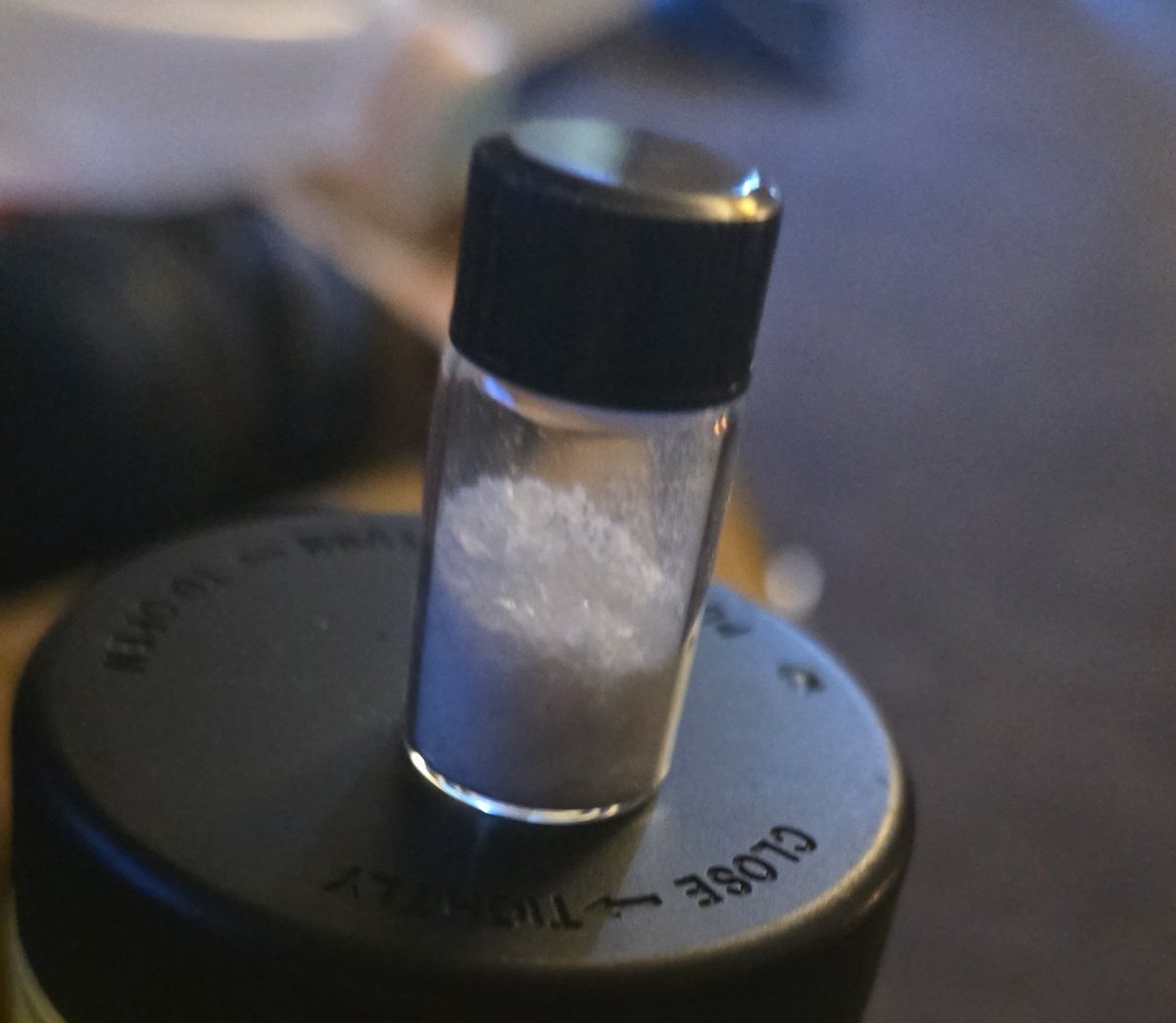 allcoldinside's tweet photo. Bottled the samples up...
3ml glass is too small, imo...
I don't like the way the pucks look, tbh...
We'll get there, no doubt.
#ColdsCannibisClub #ColdTHCa #StonerFam
#Stoner #StonerGamer #IB6 https://t.co/d05k6cxMMm