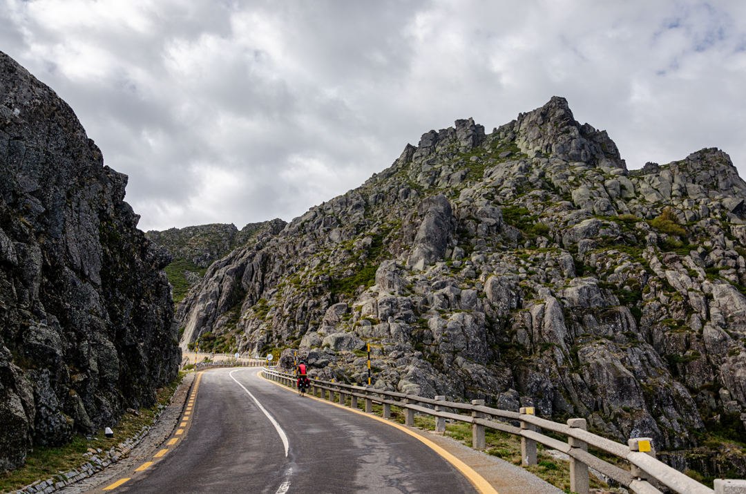 CyclingLodge's tweet photo. Some of the highlights included the Serra Estrela and The Torre, the highest point on mainland Portugal, and the Douro Valley. A few photos in case it's on your bike-it list...definitely recommend it!
#ciclismo #cycing #fietsen https://t.co/n2cu2KkNFJ
