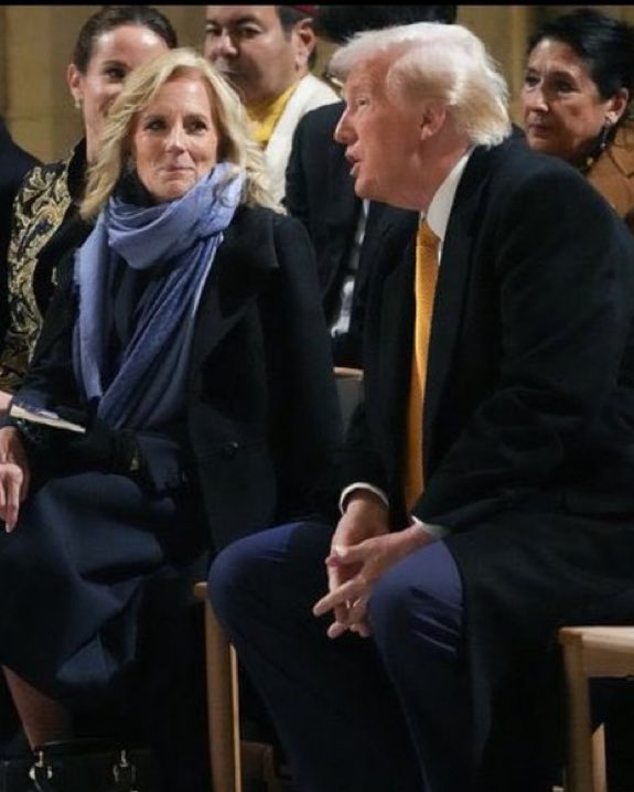 saras76's tweet photo. Get you someone who looks at you like Jill looks at Trump 🤣 😍 https://t.co/0zskHIUBDA