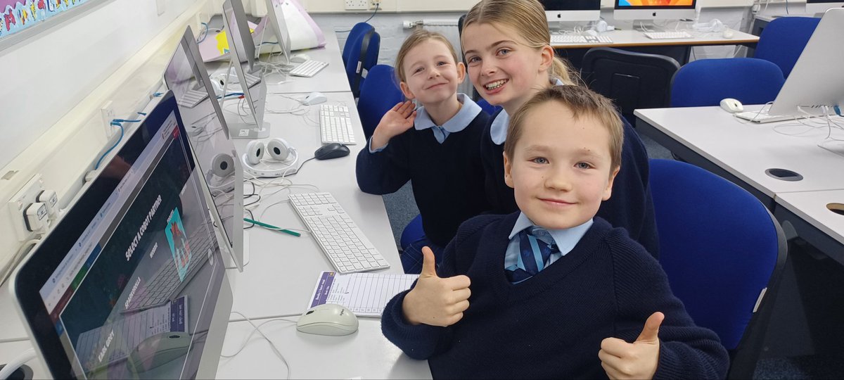 FarleighSchool's tweet photo. Hour of Code this morning. Year 8s helping the Year 3s to become computer scientists. #FarleighComputing #hourofcode https://t.co/5ctmDe7HCE