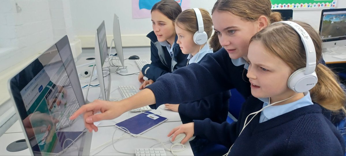 FarleighSchool's tweet photo. Hour of Code this morning. Year 8s helping the Year 3s to become computer scientists. #FarleighComputing #hourofcode https://t.co/5ctmDe7HCE