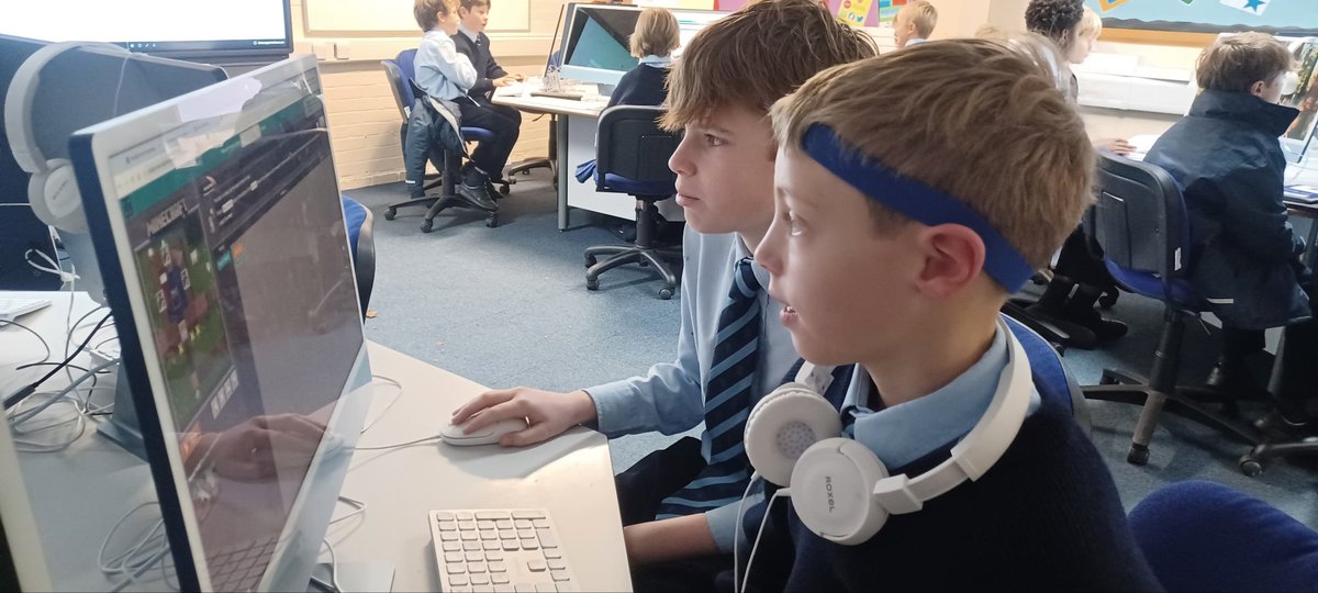 Hour of Code this morning. Year 8s helping the Year 3s to become computer scientists. #FarleighComputing #hourofcode