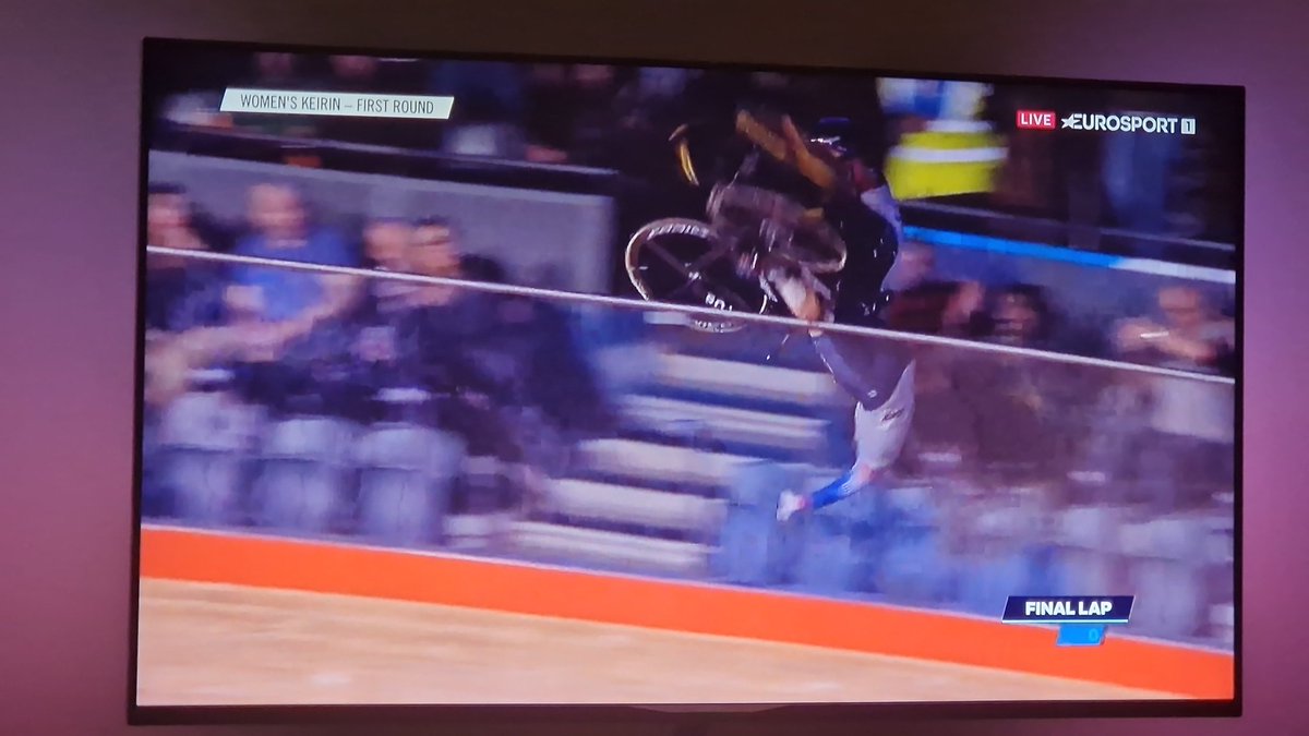 rich_seen's tweet photo. @velo_bristol @GKam84 (not my pic) Track cycling was VERY lucky tonight. Have to say that barrier looks a good size https://t.co/uSakbhGEHV