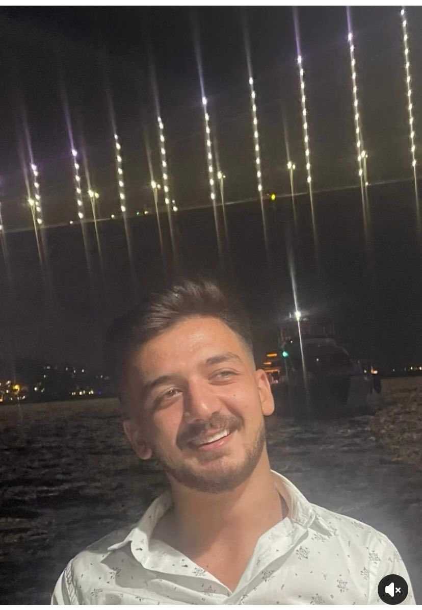 Ahhh Enesim cennet kokulu oglum 
O kadar özlüyorum ki gelip seninle konuşuyorum, anlatıyorum. Beni bir sen anlardın. Ben hala sana anlatıyorum kendimi, umarım beni duyuyorsundur. Seni çok seviyorum herseyim cok özledim