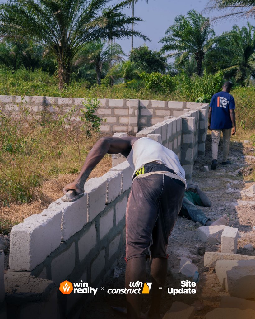 meetwinrealty's tweet photo. Site update at Onyx Residence, Omagwa.

The fencing installation is on going for a client.

And  we're completing this project with the support of Win Construct, who are assisting in making it all come together for our client.

#winrealty #winconstruct 
#realestate #siteupdate 
#portharcourt