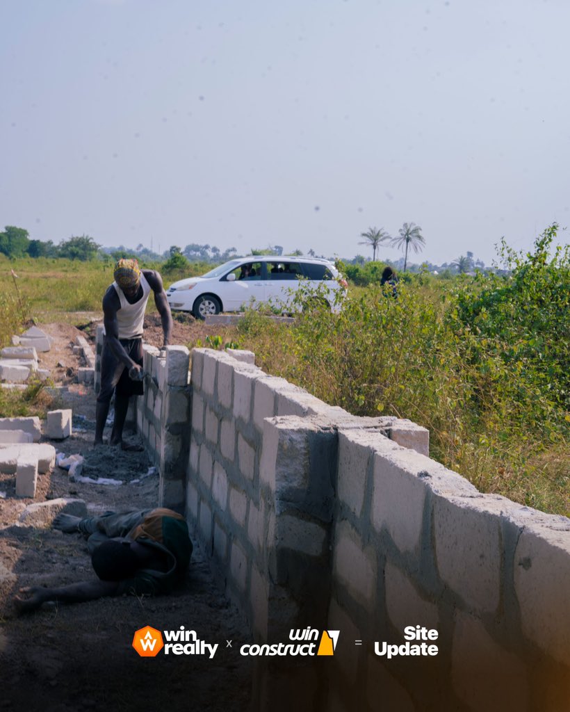 meetwinrealty's tweet photo. Site update at Onyx Residence, Omagwa.

The fencing installation is on going for a client.

And  we're completing this project with the support of Win Construct, who are assisting in making it all come together for our client.

#winrealty #winconstruct 
#realestate #siteupdate 
#portharcourt