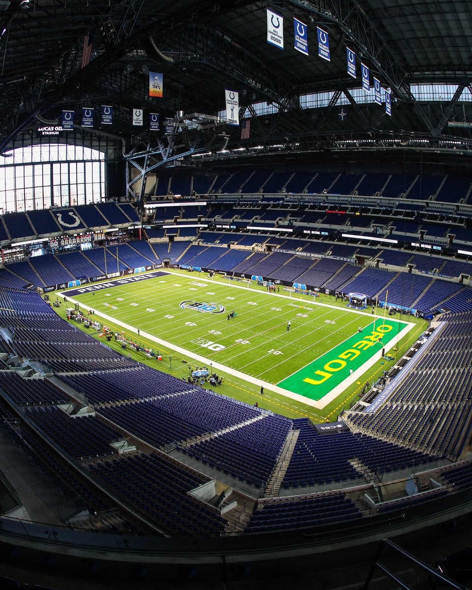 oregonfootball's tweet photo. Stage is set. #GoDucks https://t.co/LROo7aQrwF