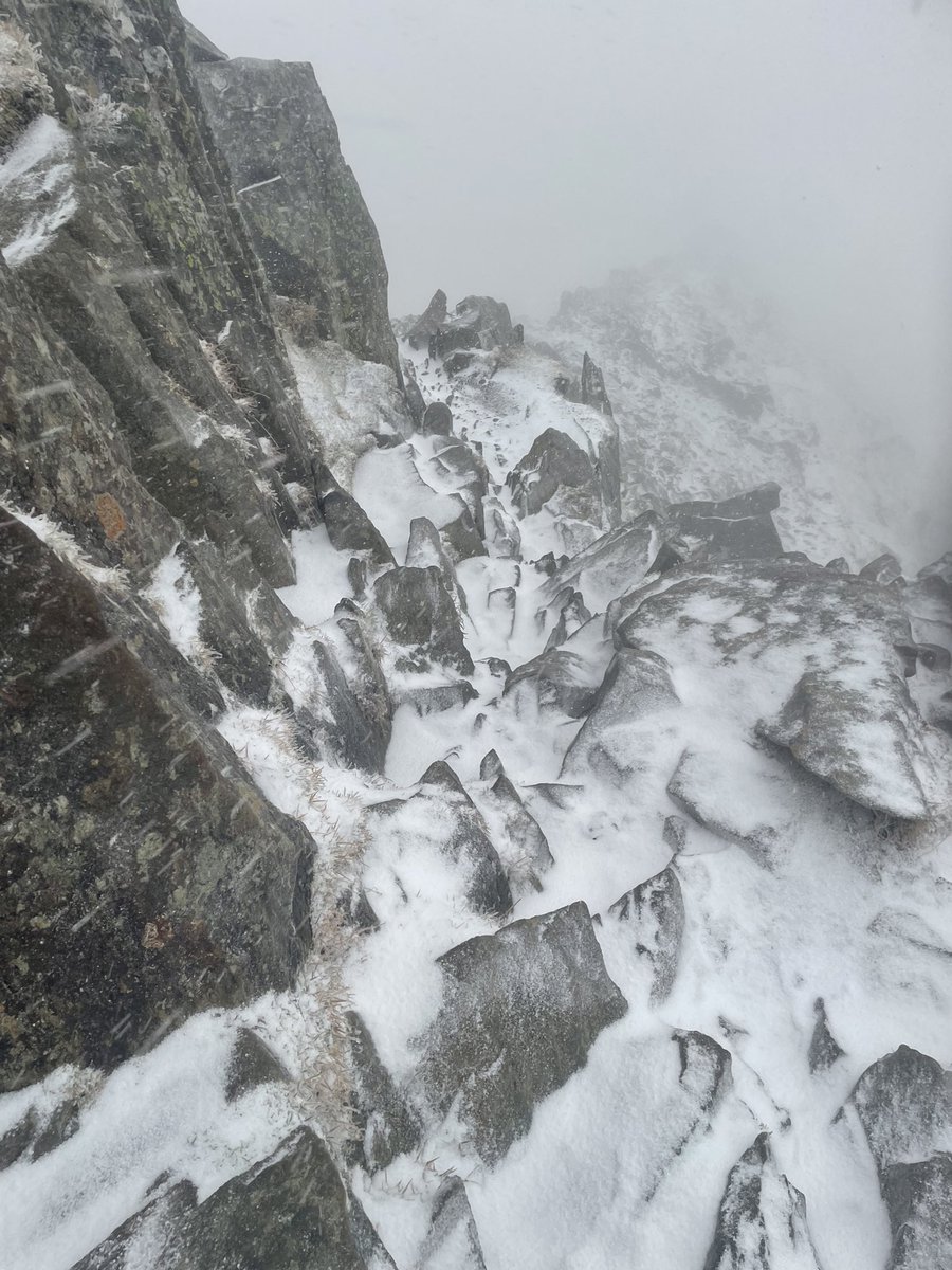 LakesWeather's tweet image. Swirral Edge this afternoon with a dusting of wet snow over iced rock, care will be needed tomorrow, and micro spikes would be perfect for these conditions #microspikes #summitsafely