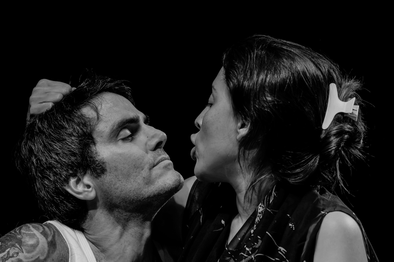 Obra "EL vendedor" de Mariela Romero con la actuaciones de <a href="/johavillafranca/">Johana</a> y <a href="/ErnestoCalza/">Ernesto Calzadilla</a> bajo la dirección de <a href="/TCavalliV/">Tullio Cavalli Vazzana</a> presentándose en la sala plural del <a href="/trasnochocult/">Trasnocho Cultural</a>