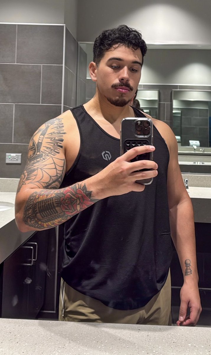 ♔ ♙ ♘ tweet media