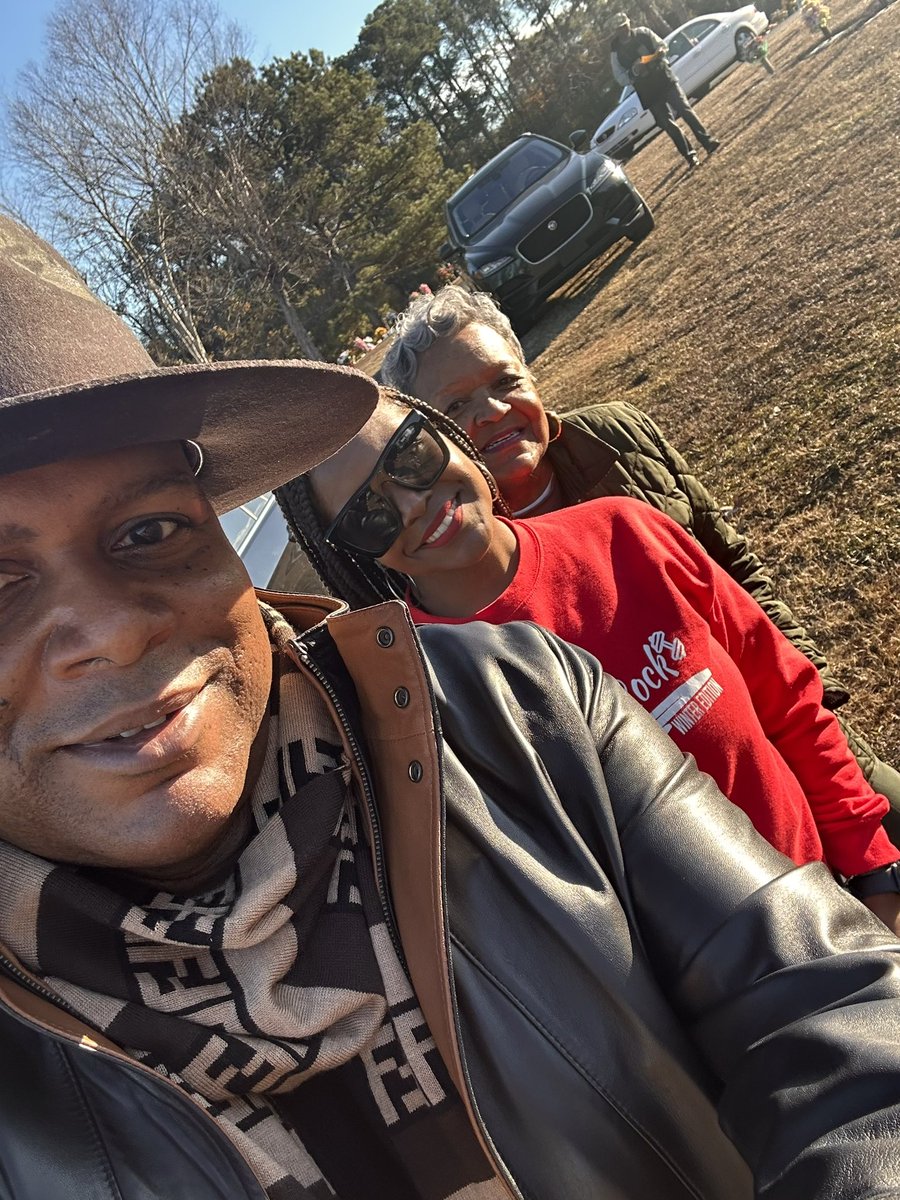 bmh1973's tweet image. Met my little sister @hendersonbaker &amp;amp; mom at the cemetery for the annual candle lighting. #MissingMyDad #holiday2024
