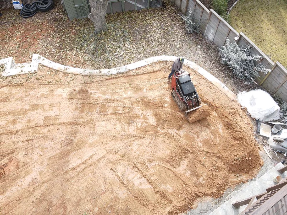 MGDhauling's tweet photo. #backyard makeover https://t.co/mOSDD6UYxw