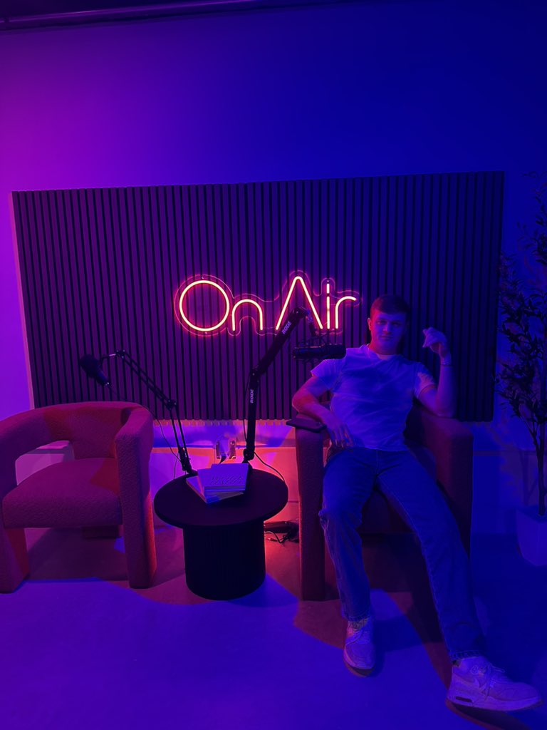 DawlsonC's tweet photo. I be on that money shit, trying get a mill shit https://t.co/Pwf8vmMidw