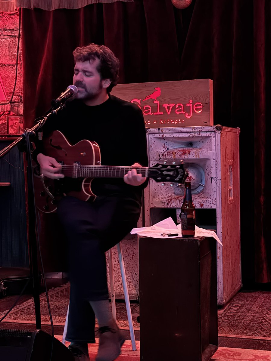 Hoy nos hemos citado con <a href="/borja_mompo/">Borja Mompó</a> 
Y ¡joder! Qué bonito…