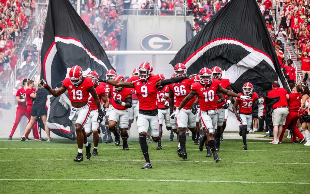 AceOfOdds_'s tweet photo. Y’all lock these in quick games starting soon!

12/7 CFB Plays🏈🏈
-Oregon(-110) -3
-Georgia(-110) +3.5
-Carson Beck(-110) O 33.5 PA

Short and sweet for the games but love these spots. Let’s make some money and move on to some NFL tomorrow!💸 https://t.co/T0JUeQM5CH