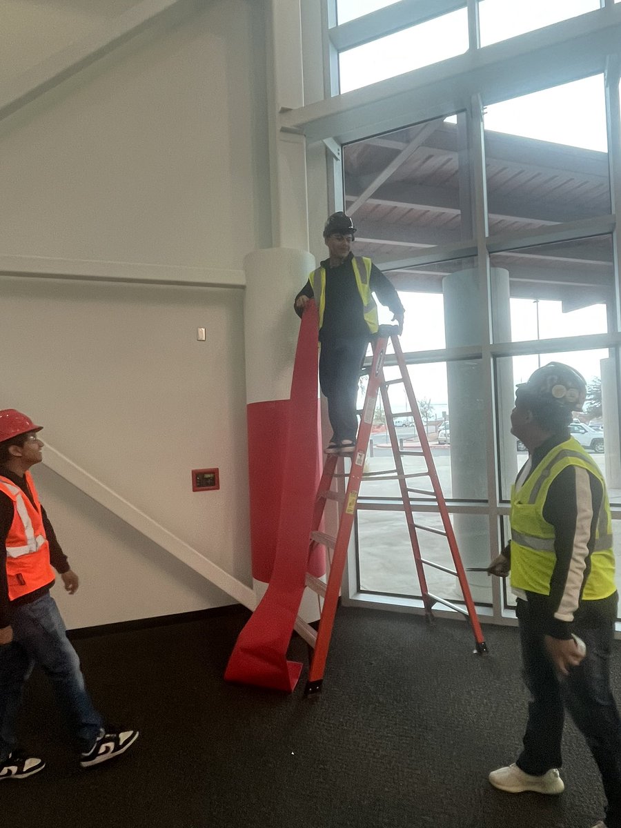 high_scorpion's tweet image. Fire tech and Electrical Technology working together decorating Main Entrance.#scorpionstrong.