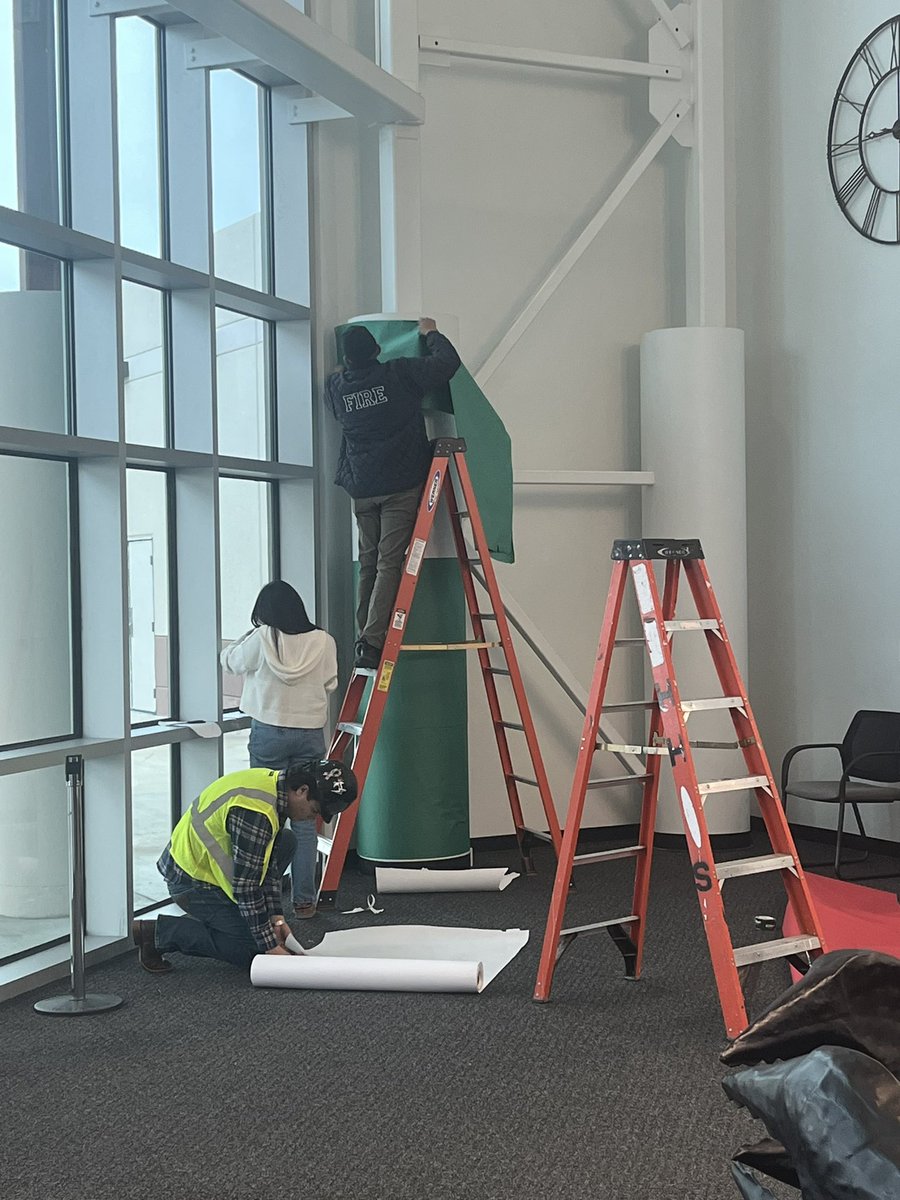 high_scorpion's tweet image. Fire tech and Electrical Technology working together decorating Main Entrance.#scorpionstrong.