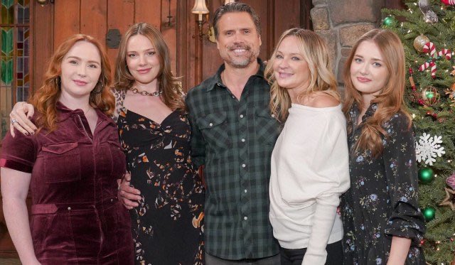 ShickFans's tweet photo. Christmas vibes 🎄❤️ #Shick #YR https://t.co/0bukX8PXAu