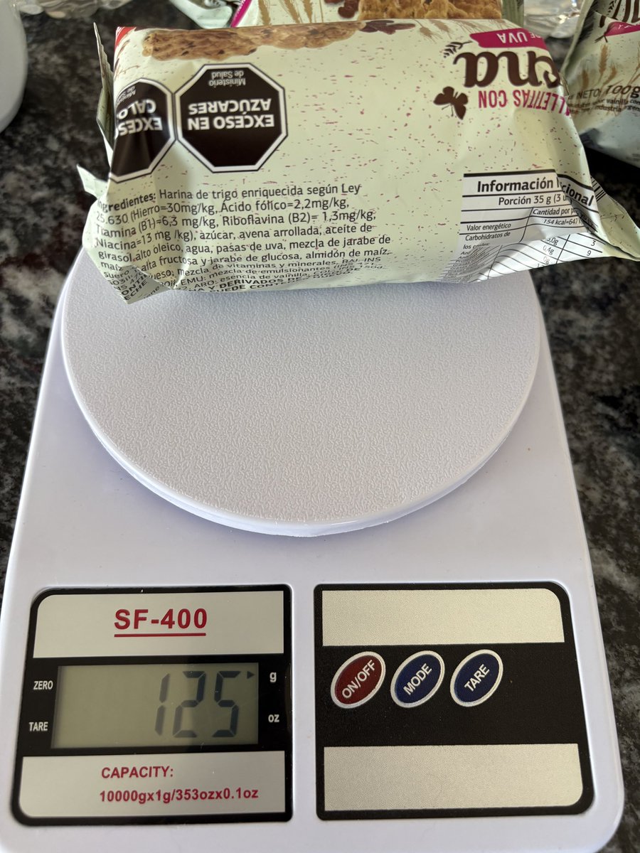 Gabiepstein's tweet photo. @DIA_Group en un paquete se olvidaron la mitad de las galletitas 🙄 https://t.co/mX9Nm4QPyn