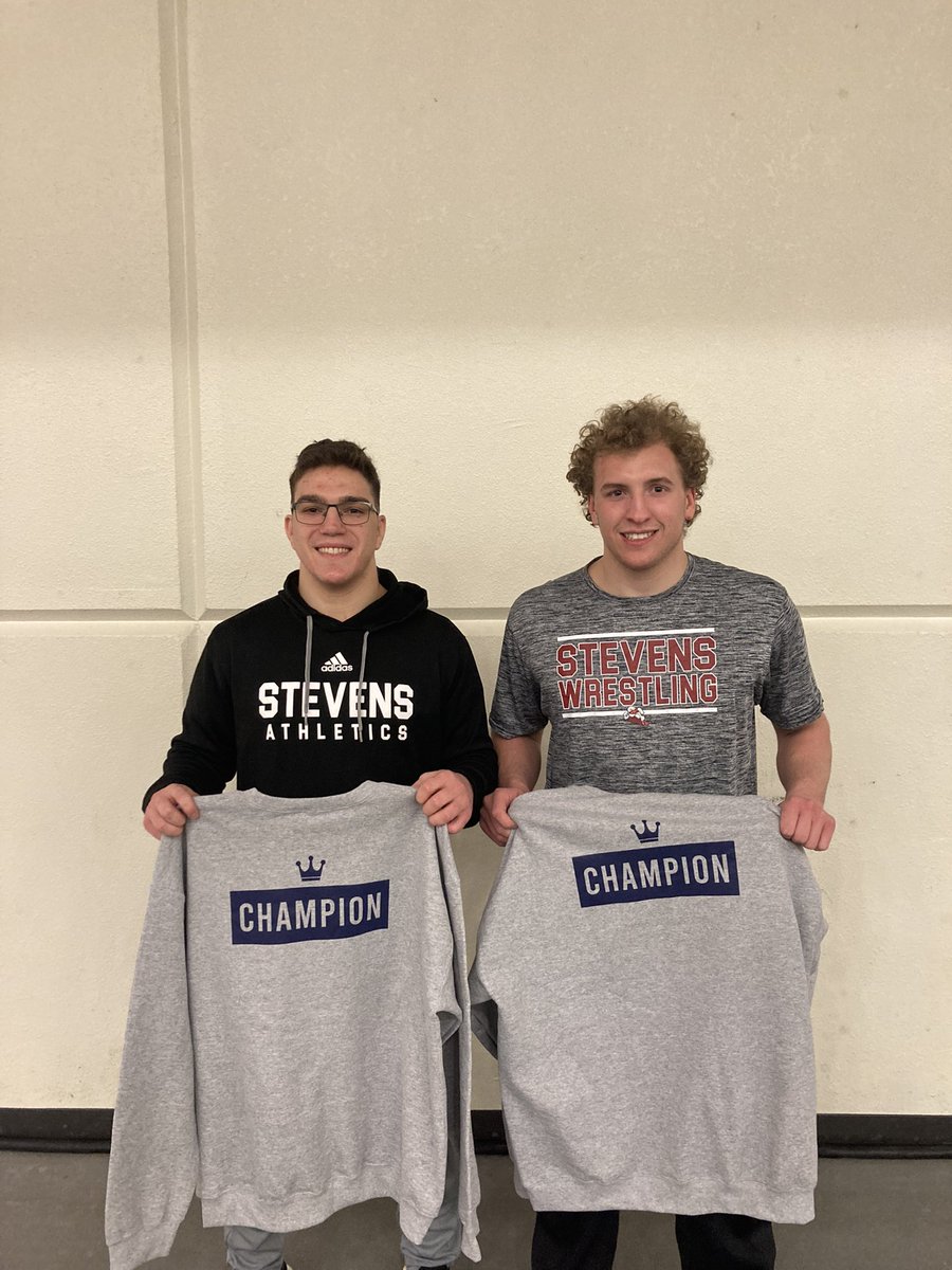 Stevens puts ✋🏻 on to the podium and bring home ✌🏻 individual champions 💪🏻🥇

197 Wagner and 184 Martsinovsky got the job done this weekend! 

Other podium finishes were 149 Cortese - 5th, 157 Venet - 6th, and 174 Hinojosa 4th.

#OneMore #AllRise #GoDucks #C4