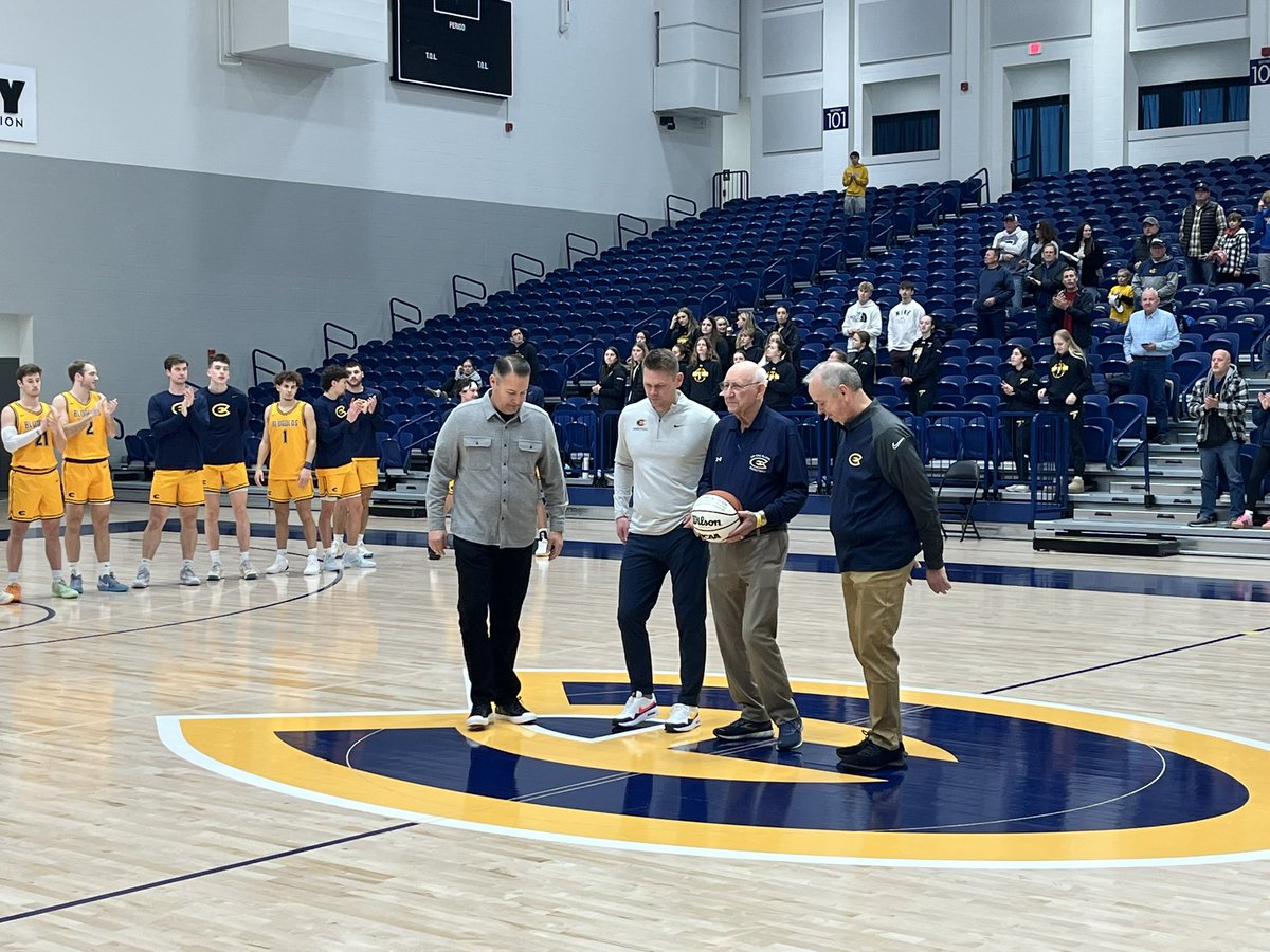 Legendary UW-Eau Claire basketball coach Ken Anderson was honored before today’s game following his induction into the Small College Basketball Hall of Fame 

<a href="/UWECMBB/">UW-Eau Claire Men's Basketball</a> <a href="/UWECblugolds/">UWEC Athletics</a>