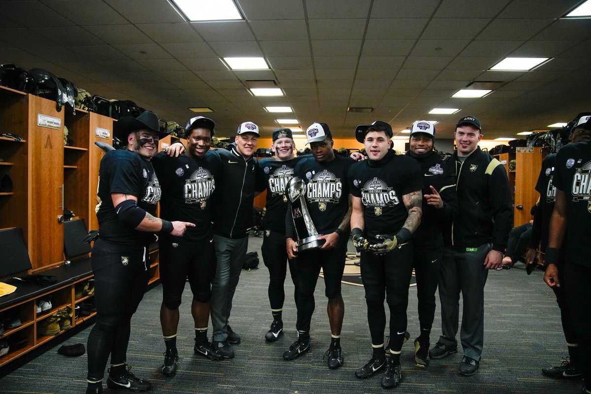 CoachBPowers's tweet photo. HONORED to serve with these warriors.  Obstacles have been breached - high value targets destroyed.  On to the decisive operation and main objective.  
BEAT navy 🏴‍☠️🏴‍☠️🏴‍☠️🏴‍☠️ https://t.co/ZP0NDspKXS