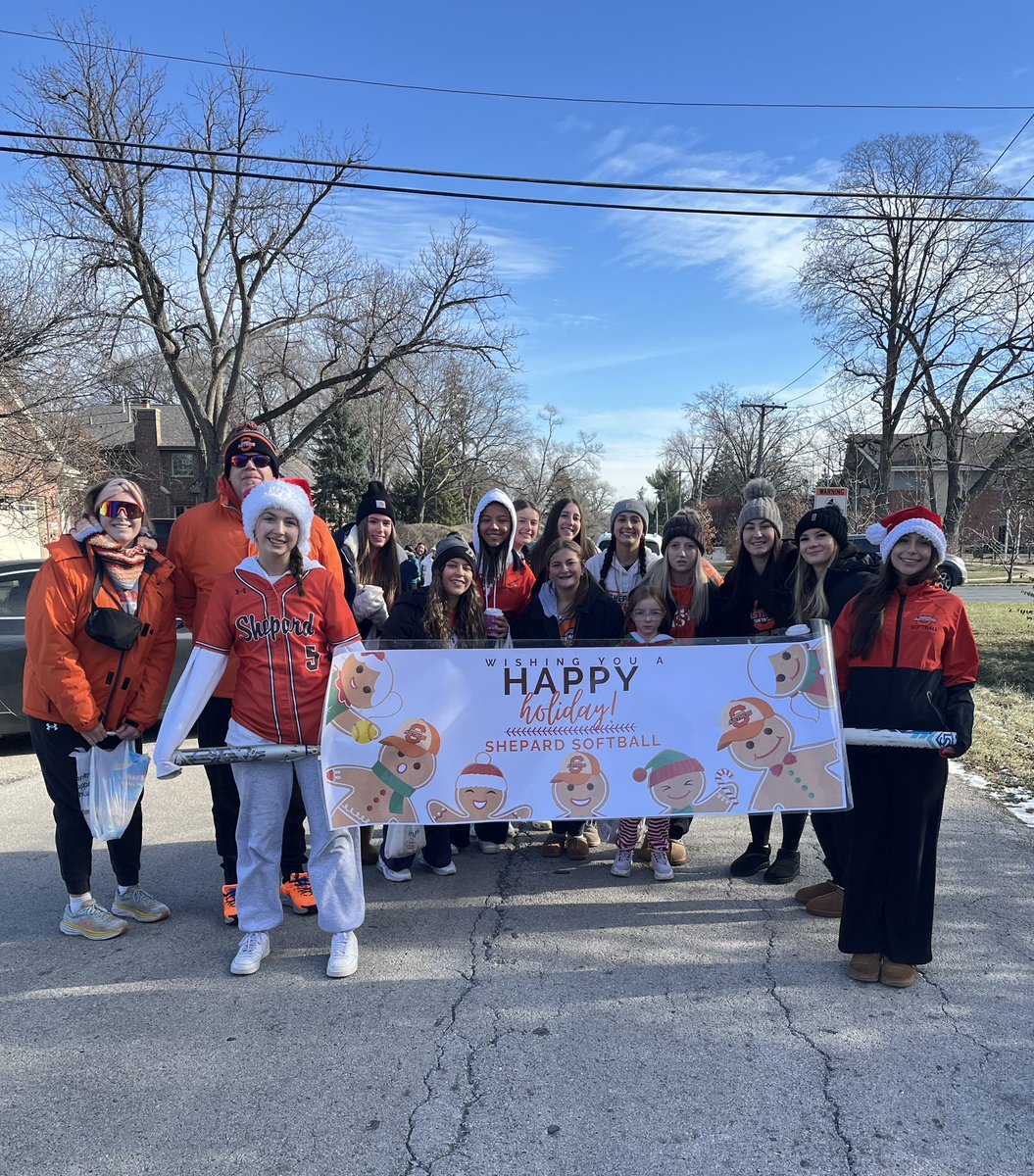 ShepardSoftball's tweet photo. A holiday parade in our community, some
hot coco and a stop at High Five to see some former classmates!   🎄@ShepardAstros @ATP_CHSD218 https://t.co/wPkC0uhsQu
