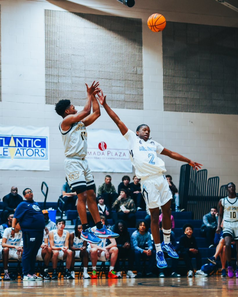 TheHoopState's tweet photo. MJ WILLIAMS HAS 28 POINTS AT HALF‼️ FarmVille leads Millbrook 37-32 at the break

Watch the second half LIVE HERE: https://t.co/MBOwjgWTYP https://t.co/3Ly8bvJElI