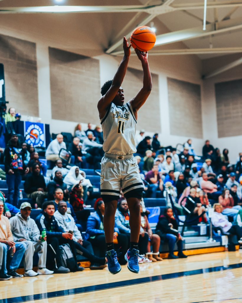 TheHoopState's tweet photo. MJ WILLIAMS HAS 28 POINTS AT HALF‼️ FarmVille leads Millbrook 37-32 at the break

Watch the second half LIVE HERE: https://t.co/MBOwjgWTYP https://t.co/3Ly8bvJElI