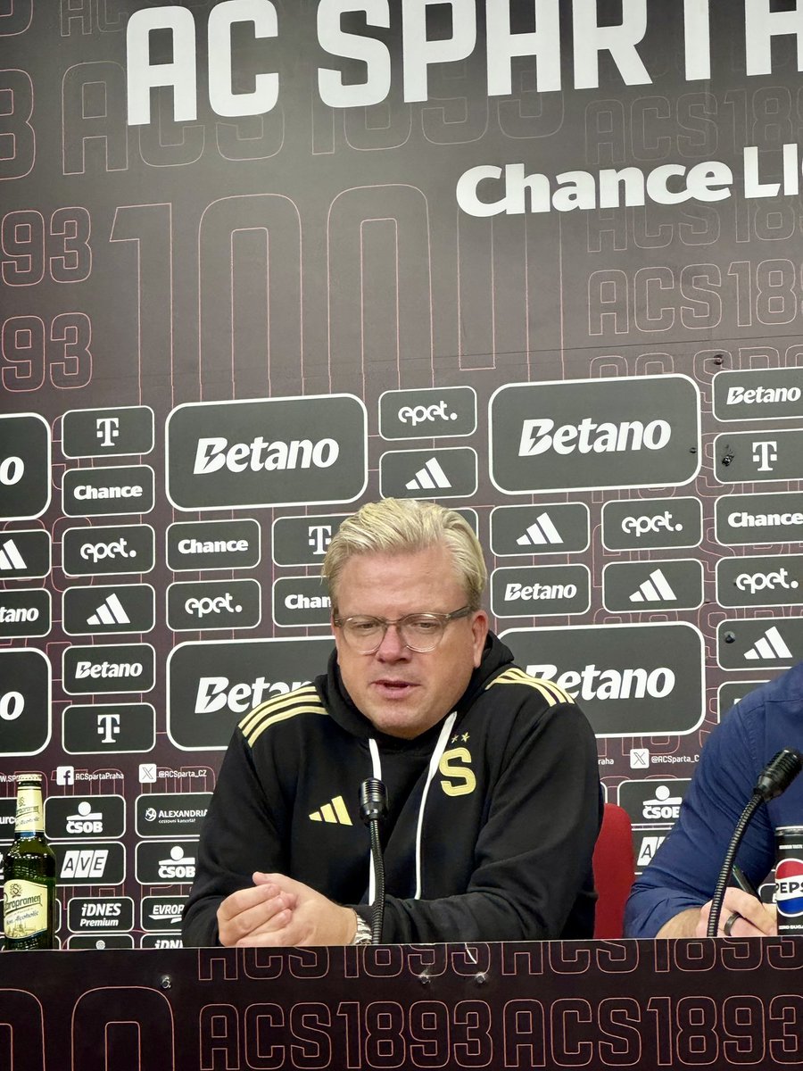 MichalKvasnica's tweet photo. Lars #Friis: „Nečekejte, že Sparta ještě v roce 2024 bude hrát hezký fotbal.“ https://t.co/cyVPwQWSMy