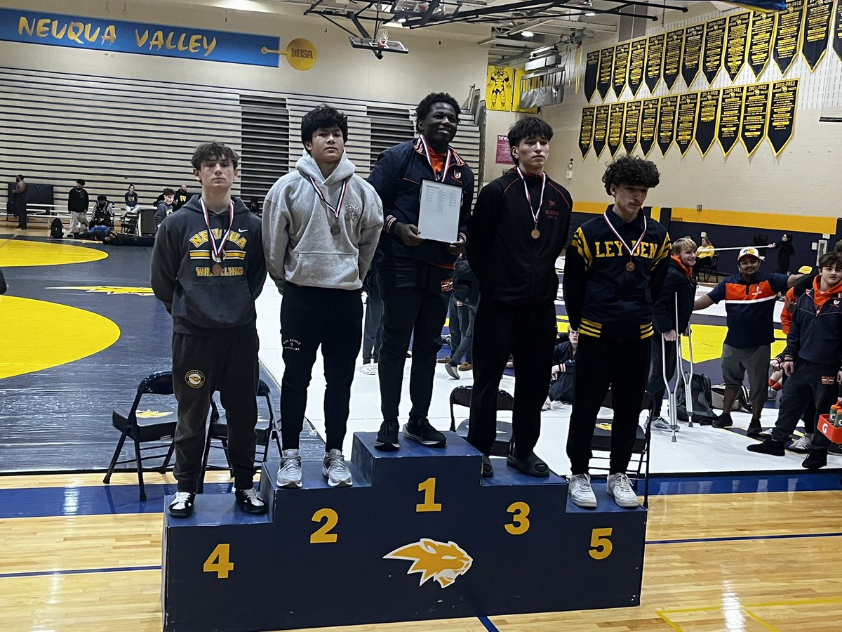 Tough day of wrestling at the Neuqua Valley Scuffle. Congrats to the following placers !
🥈C. Quizphi 175lbs
🥉D. Ganir 175lbs
🥉 E. Worwa 215lbs
4th A. Jaffray 285lbs
5th D. Martinez 150lbs
<a href="/Leydenathletics/">Leyden Athletics</a> #leydenpride