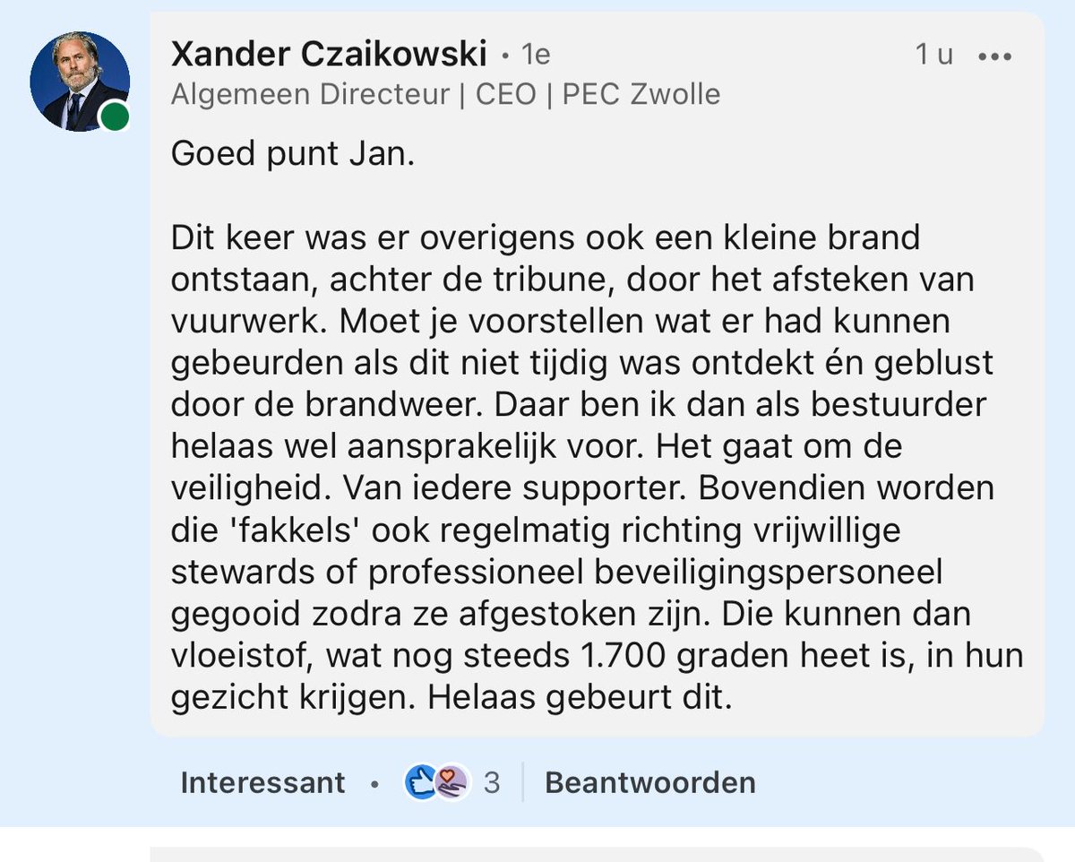 nulachtendertig's tweet photo. Ondertussen gaat onze AD op LinkedIn rustig verder met oorlogje spelen en claimt nu zelfs dat fakkels regelmatig maar stewards gegooid worden. De man is echt helemaal zn kont kwijt. #XanderOut #peczwolle https://t.co/U1k0EMjaMN