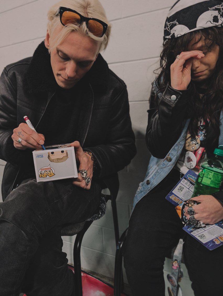 TheAutisticGem's tweet photo. Thank you so much @Jamiebower for everything. Hope you enjoy your Spam ornament haha!! 🫂✨ https://t.co/GgWyfGeAeR