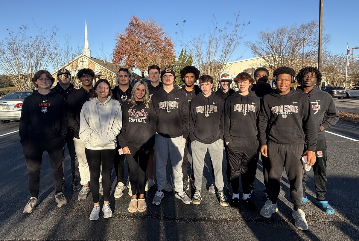 logan_mortimer's tweet photo. UG baseball/softball volunteered this morning at the Kindness Works Christmas party. Feels good to do good! https://t.co/MAhvW2UcQc