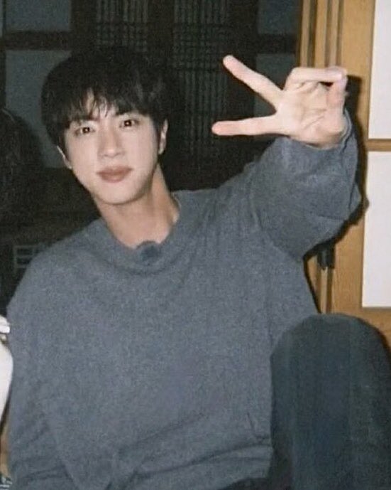 jinslookbook's tweet photo. the type of pictures you keep in your wallet https://t.co/axTqIOwEH6